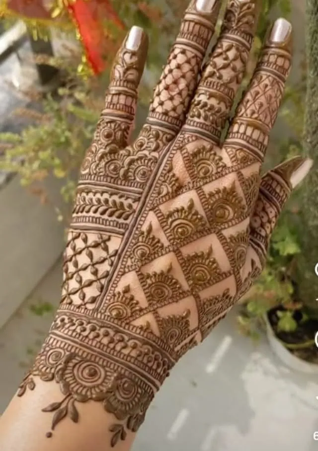 Elegant Arabic Mehndi Design #100
