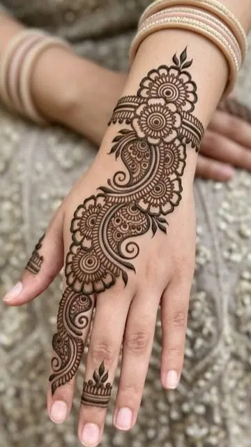 Stylish Arabic Mehndi Design #13