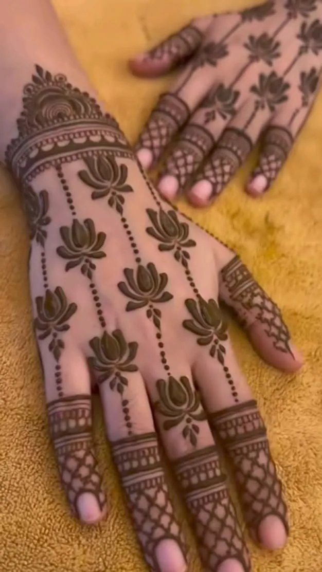 Stylish Arabic Mehndi Design #23