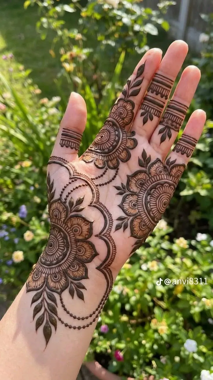 Intricate Arabic Mehndi Design #28