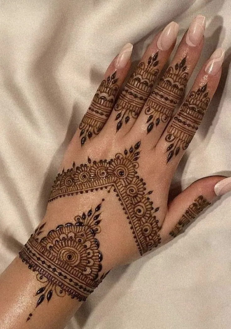Classic Arabic Mehndi Design #32