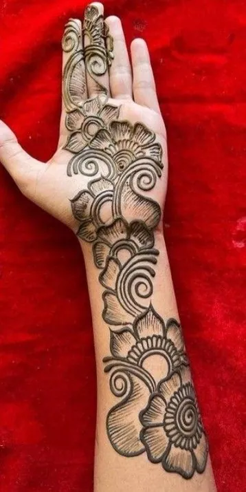 Graceful Arabic Mehndi Design #37