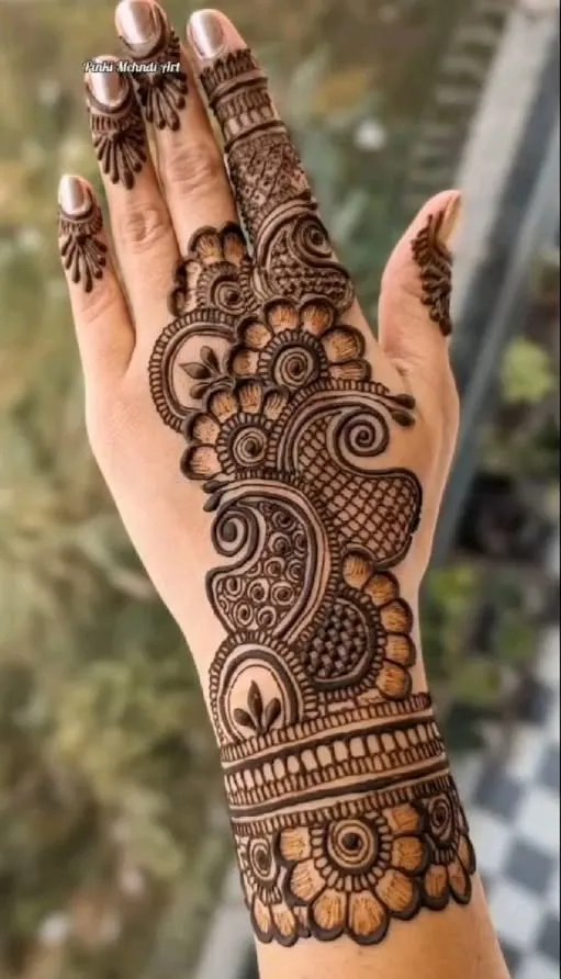 Classic Arabic Mehndi Design #52