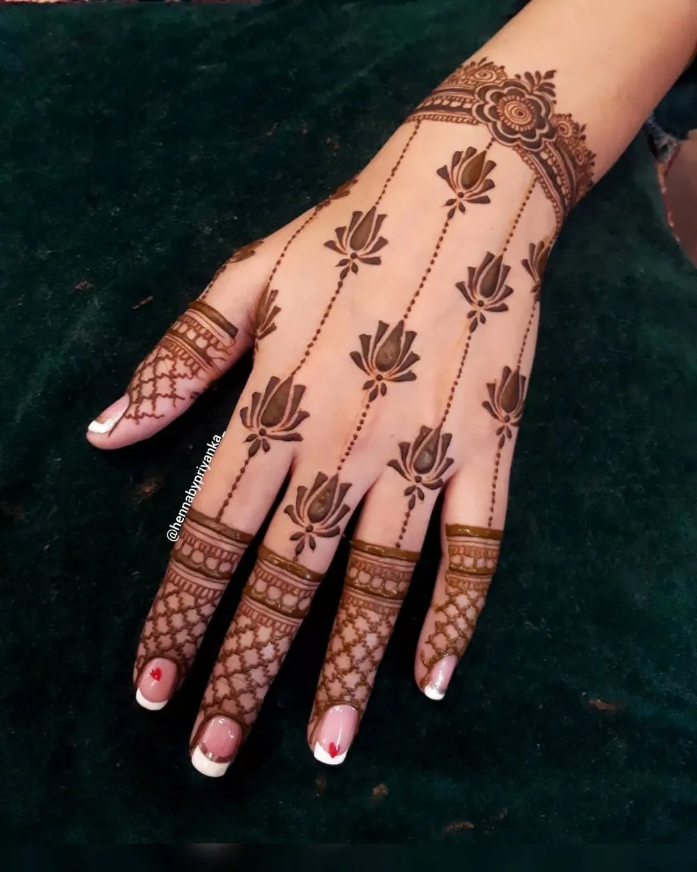 Stylish Arabic Mehndi Design #83