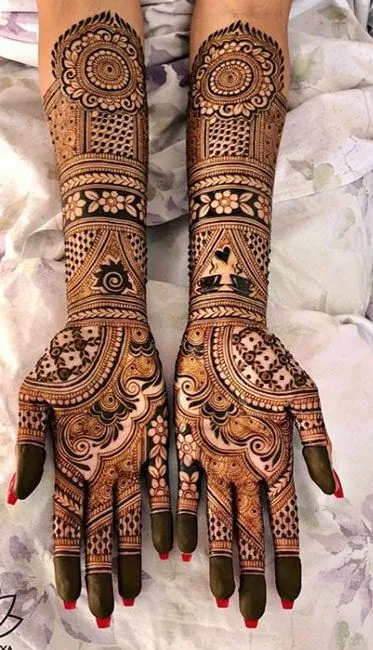 Elegant Bridal Mehndi Design #20
