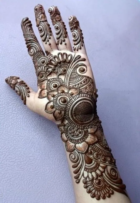 Beautiful Simple Mehndi Design #134