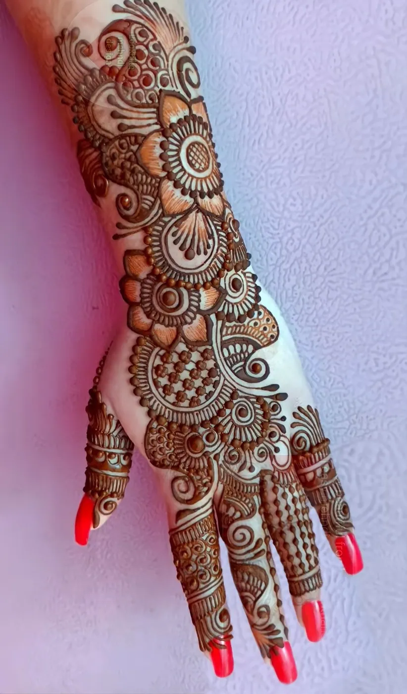 Trendy Simple Mehndi Design #136