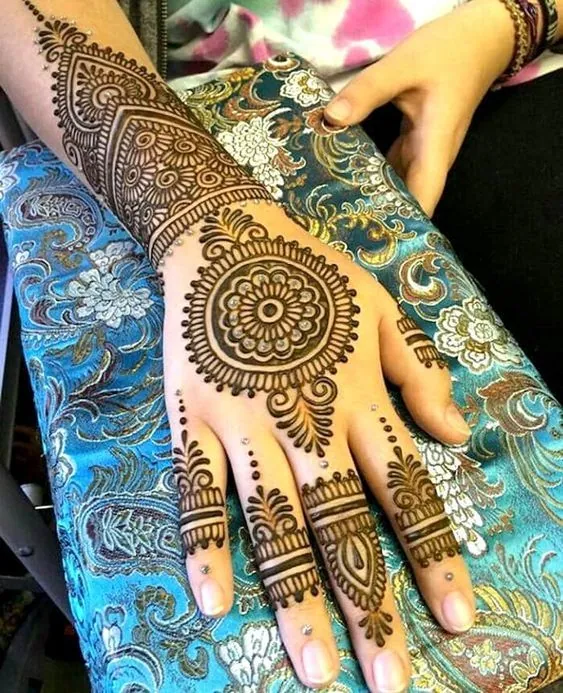 Latest Simple Mehndi Design #155