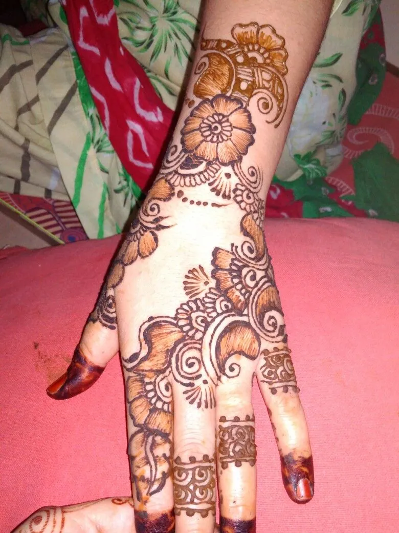 Intricate Simple Mehndi Design #168