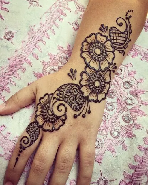 Beautiful Simple Mehndi Design #184