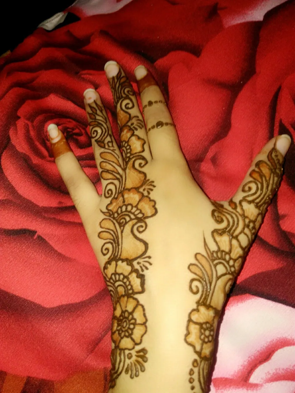 Graceful Simple Mehndi Design #197
