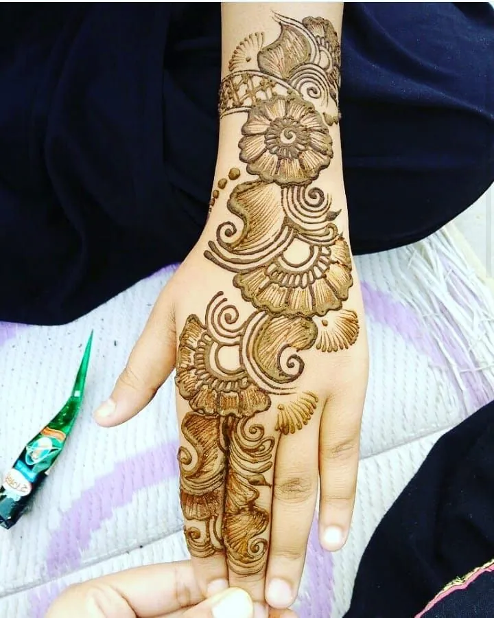 Intricate Simple Mehndi Design #198