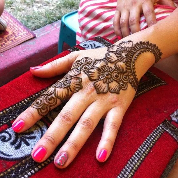 Charming Simple Mehndi Design #219