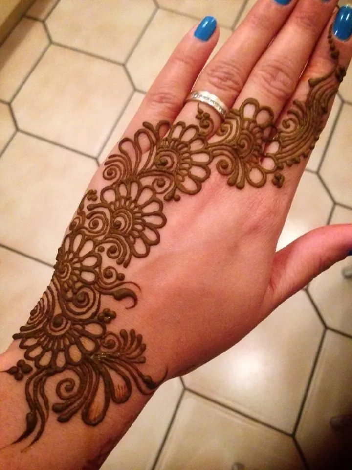 Elegant Simple Mehndi Design #220