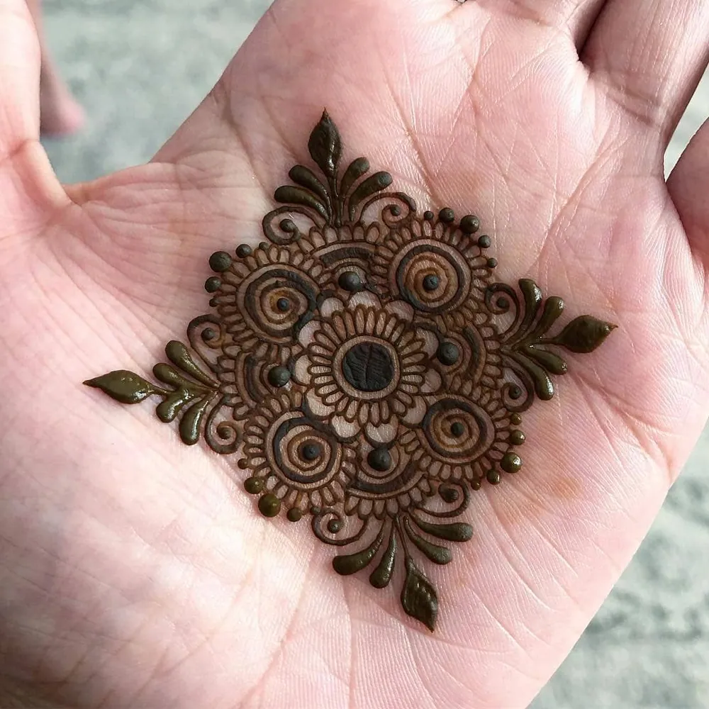 Stylish Simple Mehndi Design #223