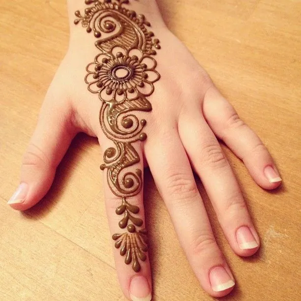Charming Simple Mehndi Design #229