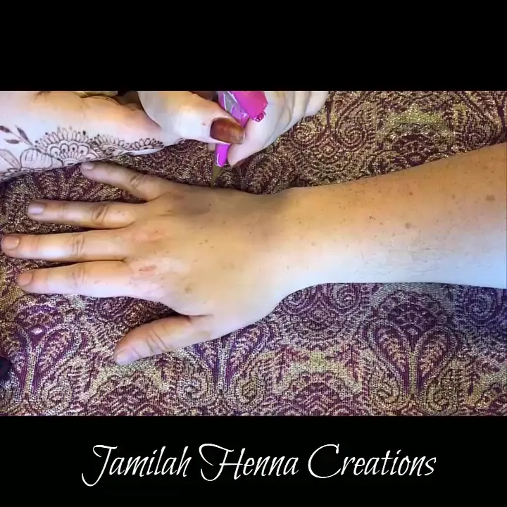 Elegant Simple Mehndi Design #230