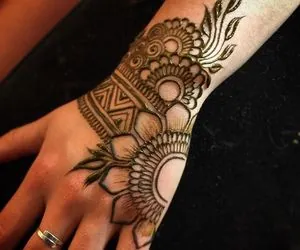 Latest Simple Mehndi Design #245