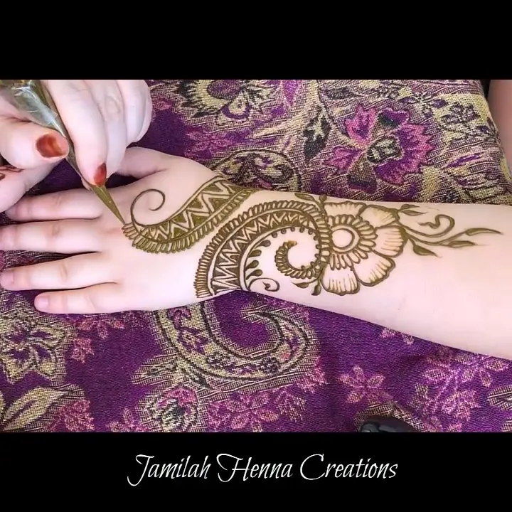 Trendy Simple Mehndi Design #256