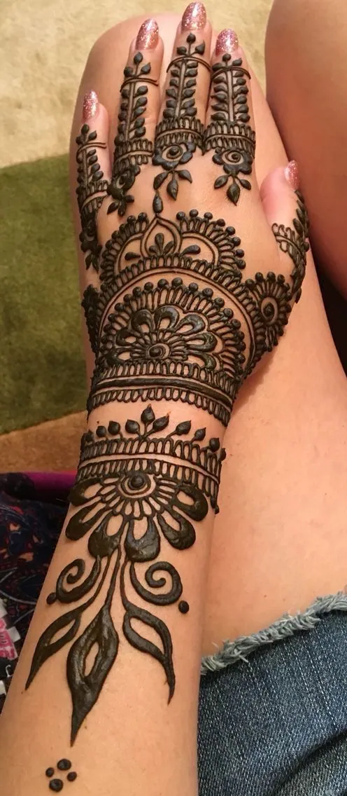 Charming Simple Mehndi Design #259