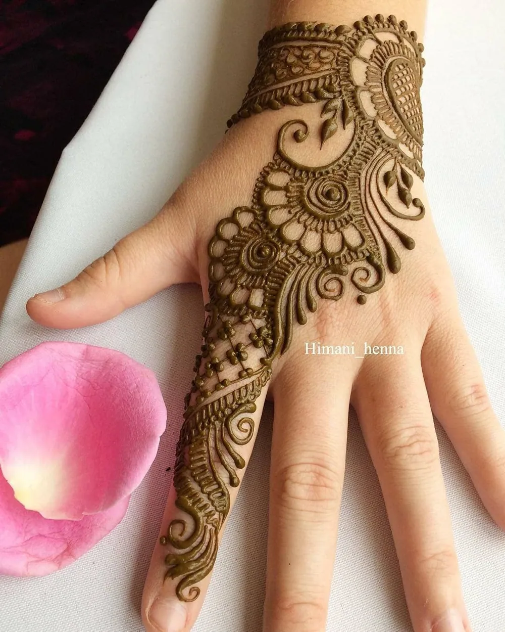 Graceful Simple Mehndi Design #267
