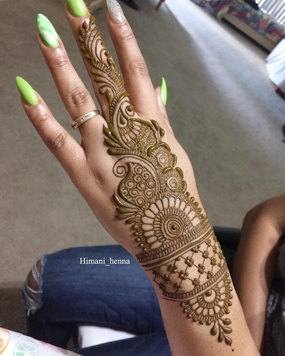 Intricate Simple Mehndi Design #268