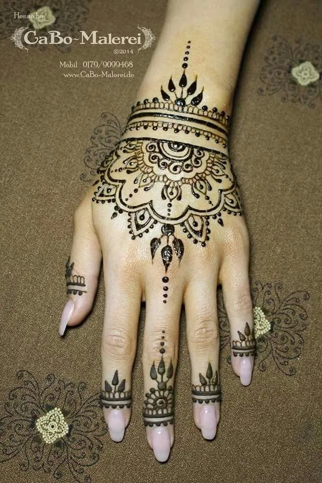 Charming Simple Mehndi Design #269
