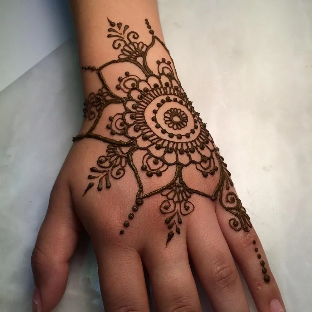 Charming Simple Mehndi Design #279