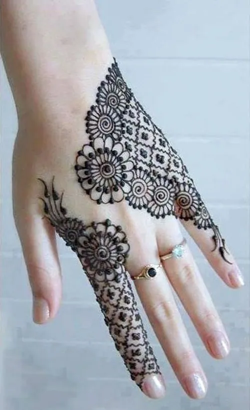 Intricate Simple Mehndi Design #298