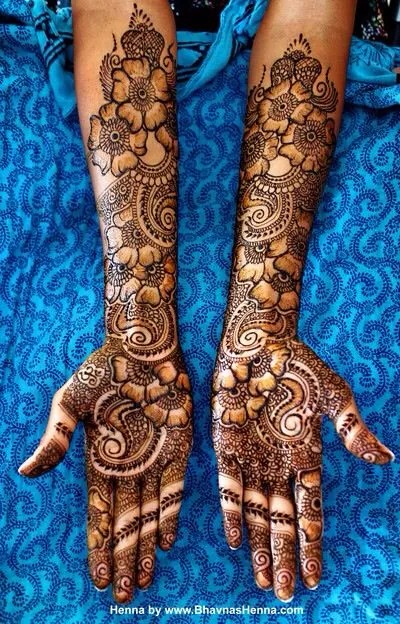 Charming Simple Mehndi Design #309