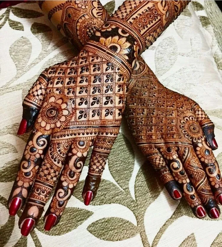 Beautiful Simple Mehndi Design #314