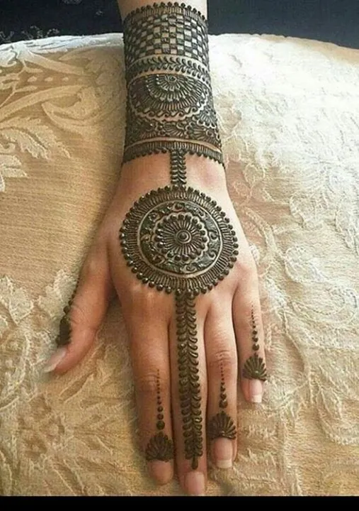 Trendy Simple Mehndi Design #316