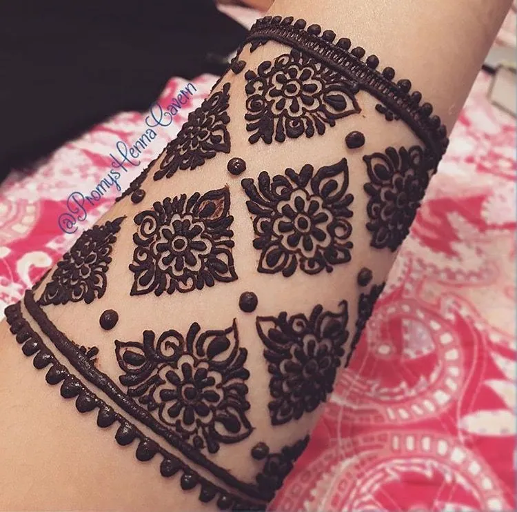 Graceful Simple Mehndi Design #317