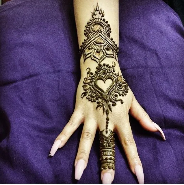 Elegant Simple Mehndi Design #320