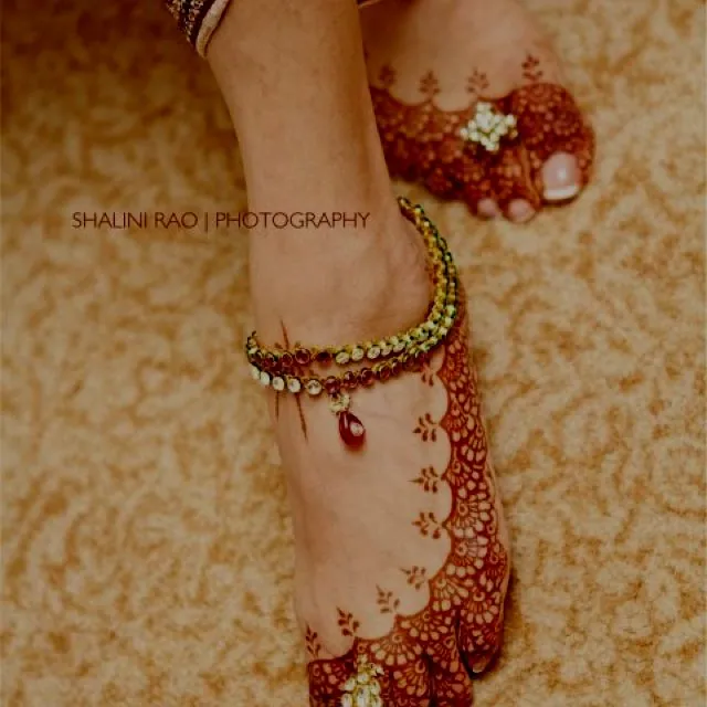 Elegant Simple Mehndi Design #330