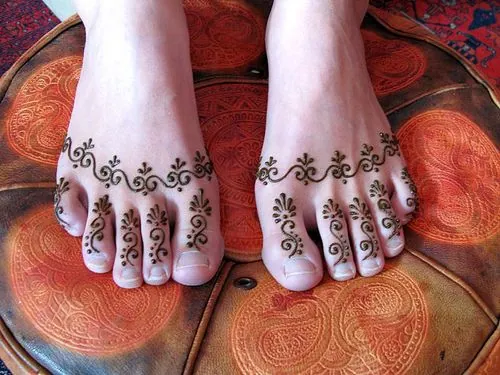 Stylish Simple Mehndi Design #333