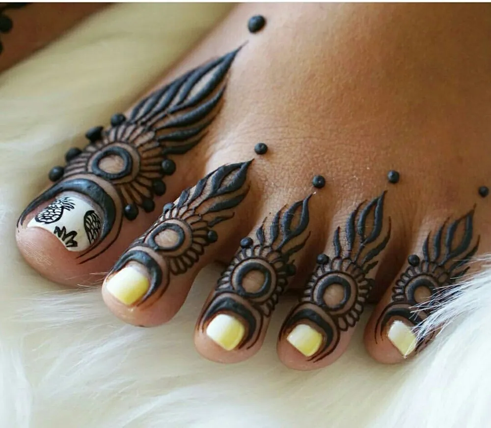 Intricate Simple Mehndi Design #338