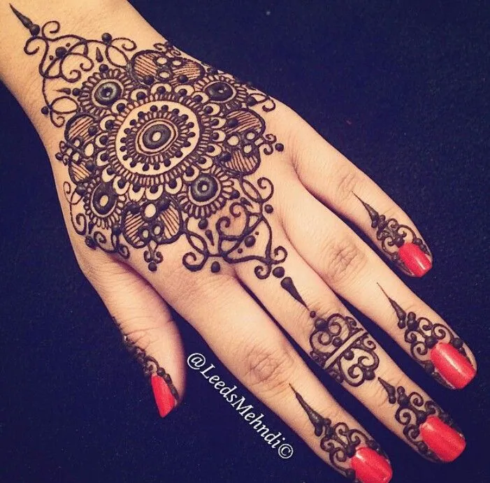 Trendy Simple Mehndi Design #346