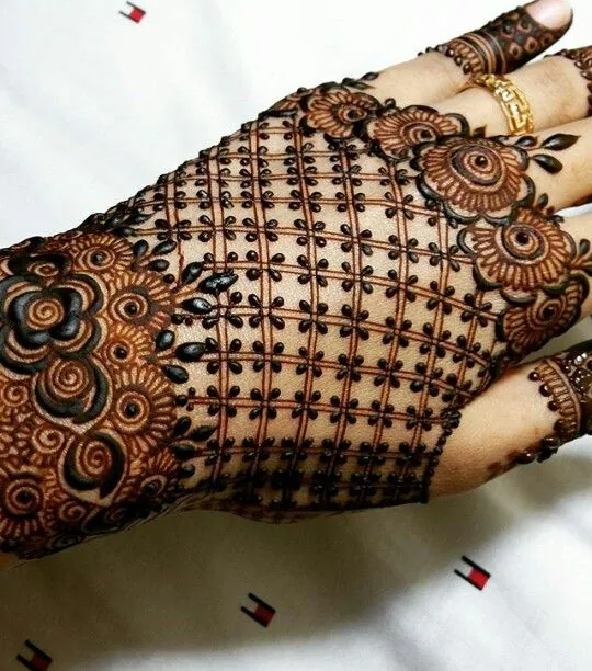 Charming Simple Mehndi Design #349