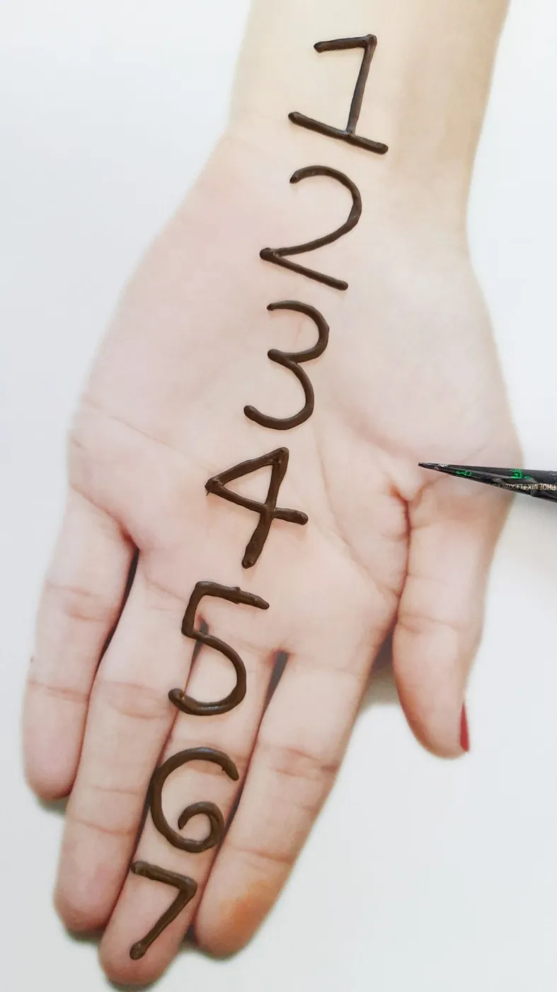Trendy Simple Mehndi Design #6